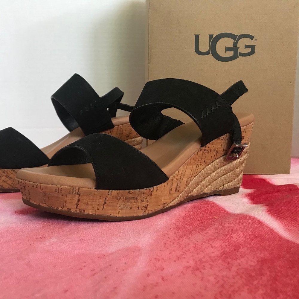 UGG Elena Black